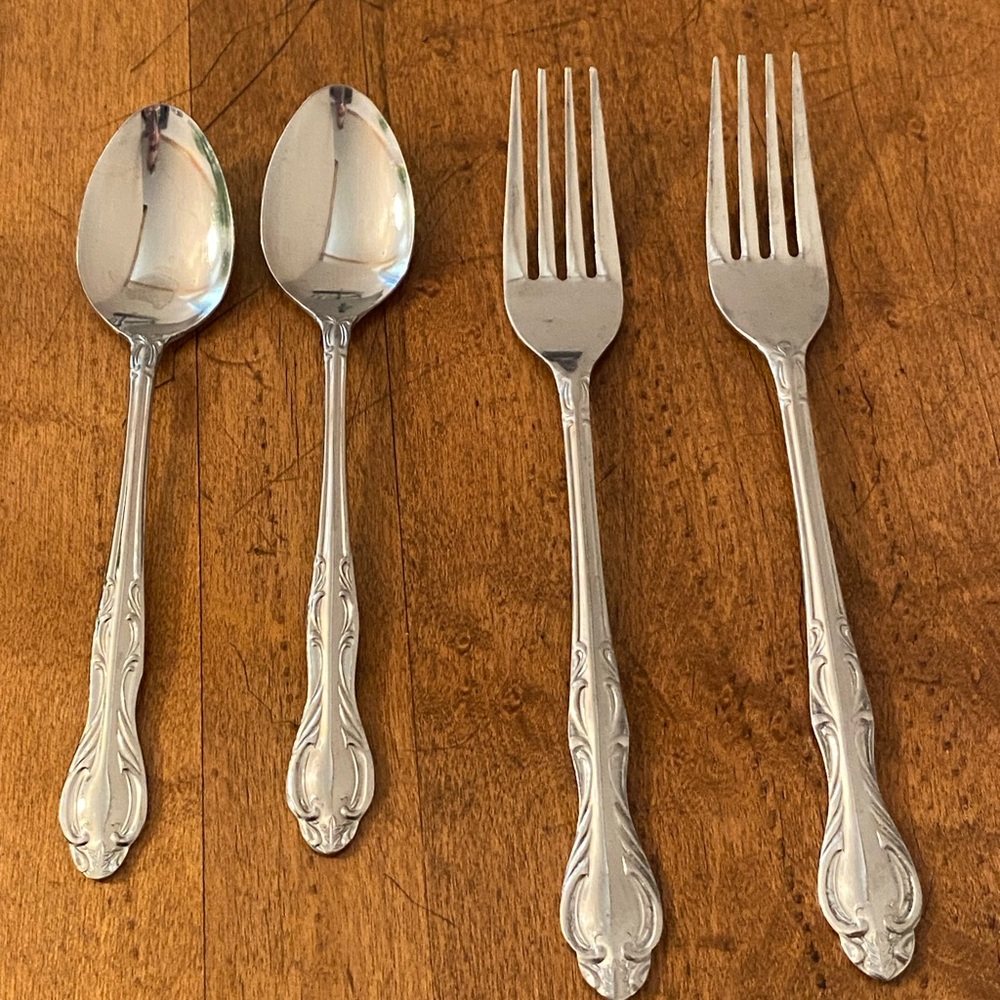 Victoria Stainless Steel Flatware Japan 2 Dinner Forks 2 Teaspoons